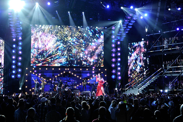 Katy+Perry+USO+Presents+VH1+Divas+Salute+Troops+vW-x86BZkztl